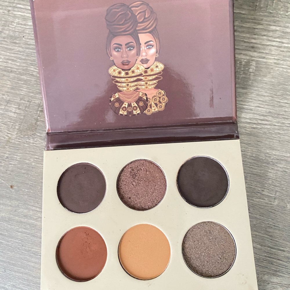 Juvias eyeshadow palette